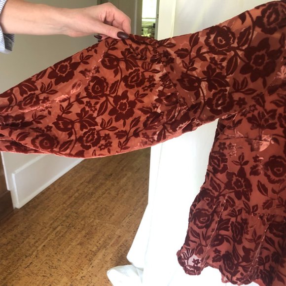 velvet cutout blouse - Picture 5 of 8